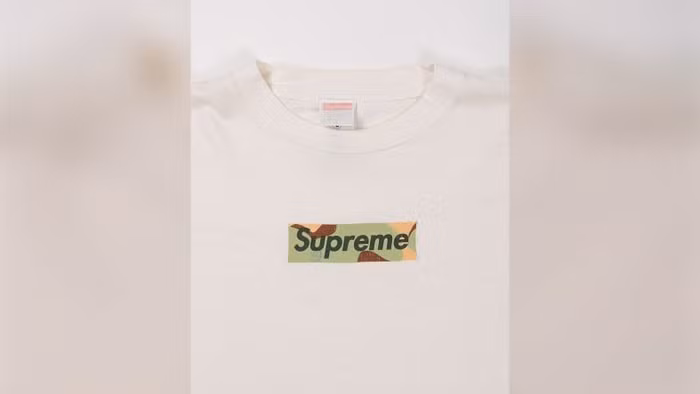 Chiếc áo Supreme X WTAPS.