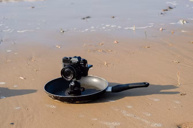 Mẹo dùng… chảo để chụp ảnh từ góc thấp