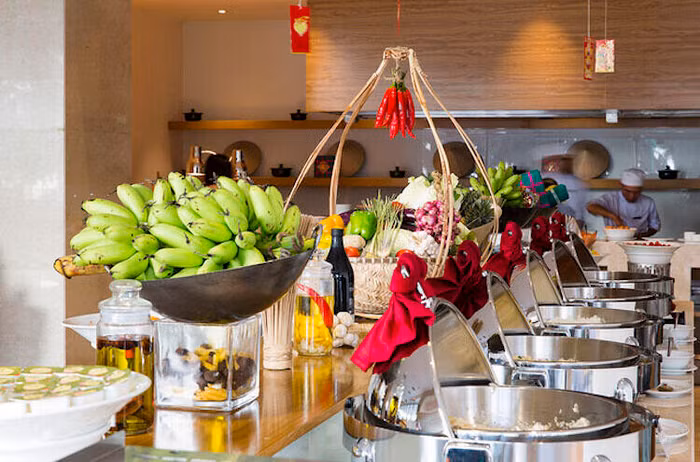 Ngắm hoàng hôn từ khách sạn trên vịnh biển đẹp nhất Việt Nam ảnh 8