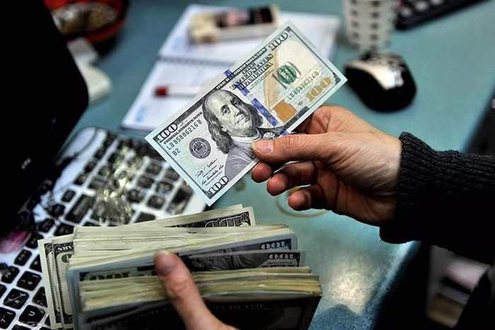 Tỷ giá USD ngày 23/8: Đồng USD tiếp tục đu đỉnh