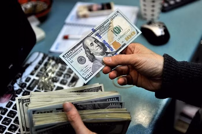 Tỷ giá USD ngày 23/8: Đồng USD tiếp tục đu đỉnh