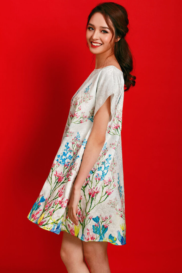 Á hậu Hoàng Anh duyên dáng với Gấm ảnh 7 Á hậu Hoàng Anh duyên dáng với Gấm ảnh 7