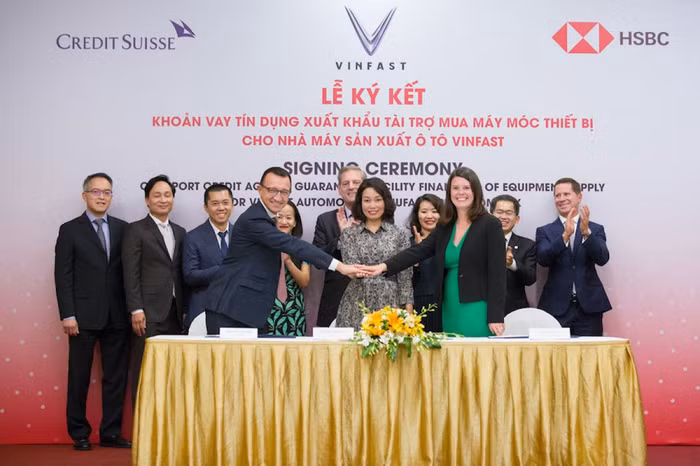 Vừa ra mắt 2 mẫu xe sang, Vinfast đã nhận được bảo lãnh 950 triệu USD từ Euler Hermes