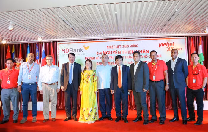 Lãnh đạo cấp cao xông đất 4 “ngôi sao” niêm yết trên sàn chứng khoán ảnh 3
