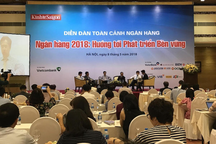 Nợ xấu ngân hàng giảm nhanh, dè chừng tăng trưởng tín dụng