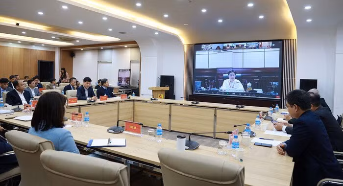 GS.TS.Trần Diệp Tuấn, Chủ tịch Hội đồng Trường ĐH Y Dược TP.HCM, Chủ nhiệm Câu lạc bộ Chủ tịch Hội đồng trường thuộc Hiệp hội các trường đại học, cao đẳng Việt Nam phát biểu trực tuyến tại Tọa đàm