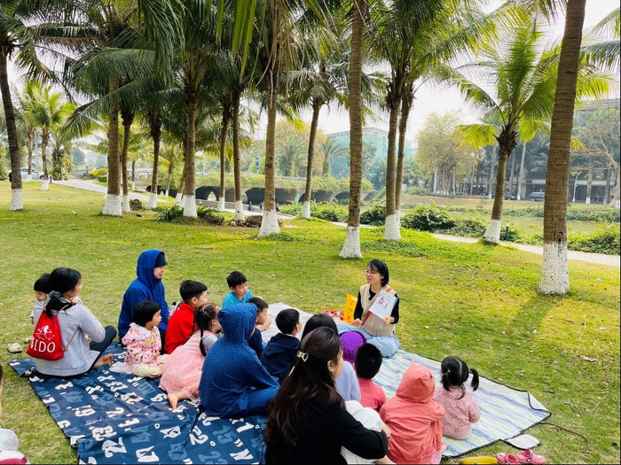 Từ các khu vườn, bãi cỏ xanh tới các khu vui chơi, nhà gỗ… đâu đâu cũng ngập tràn tiếng cười con trẻ eco-1703-5-828.png