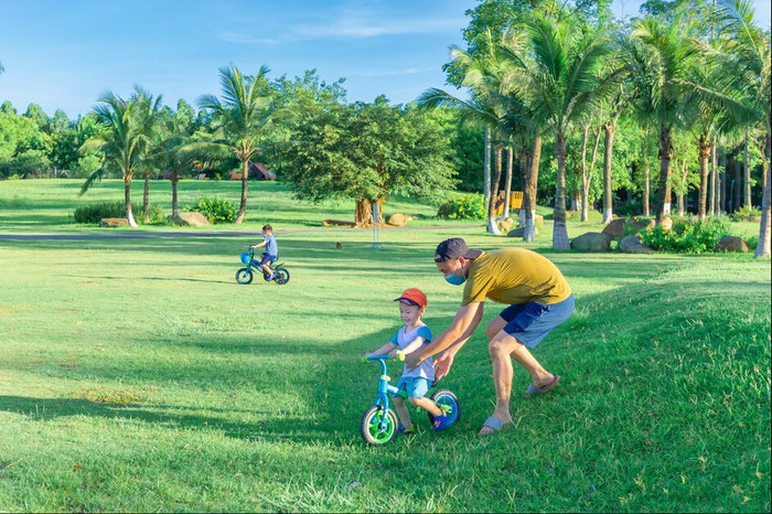 Một tuổi thơ đầy ắp thiên nhiên đã hun đúc nên một thế giới quan sinh động, và giàu cảm xúc tại đại đô thị xanh Ecopark eco-1703-2-825.png