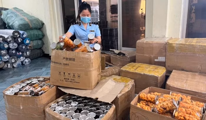 Lực lượng chức năng tạm giữ lô hàng bất hợp pháp