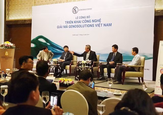 Các chuyên gia tại buổi lễ công bố dự án