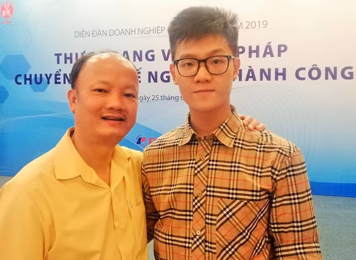 CEO Nguyễn Hồng Phong và con trai Đức Minh (ảnh Khánh An)
