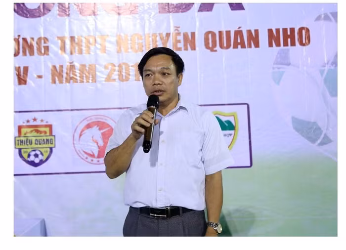 Thầy Đỗ Thận Tuấn - Hiệu trưởng nhà trường phát biểu tại lễ khai mạc