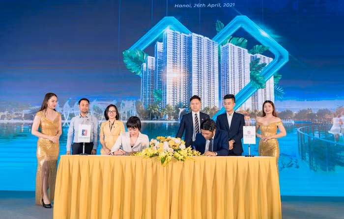 Đại diện MIKGroup và Tân Long Land ký kết hợp tác phân phối độc quyền dự án Imperia Smart City.