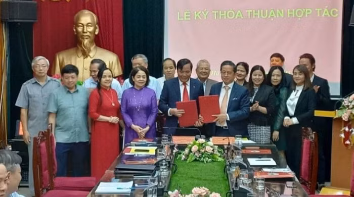 Đại diện CT Group và Hội Người cao tuổi Việt Nam ký kết hợp tác