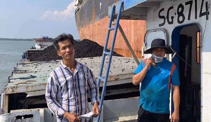 900 tấn than không rõ nguồn gốc được lực lượng Bộ đội Biên phòng TP.HCM thu giữ