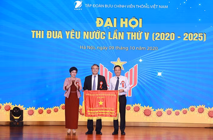 VNPT nhận cờ Thi đua của Chính phủ