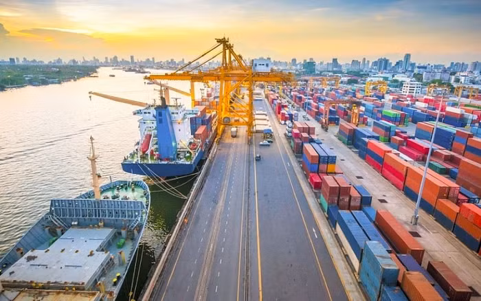 TP.HCM đề xuất giảm 50% phí cho hàng hóa đi đường thủy nội địa