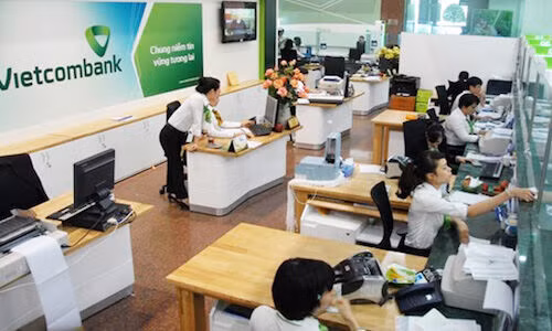 Nợ xấu hơn 6.800 tỷ đồng, lợi nhuận Vietcombank teo tóp