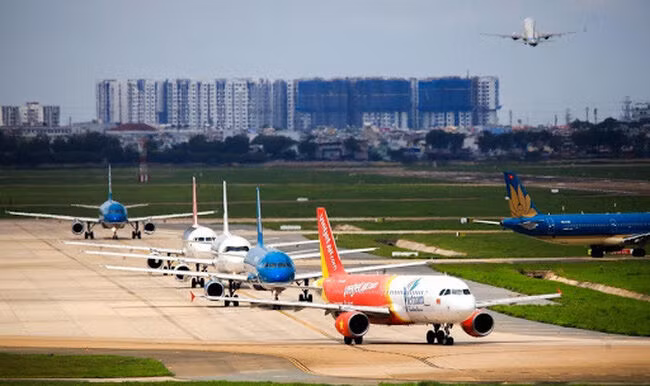 Tạm dừng bay quốc tế về Việt Nam, chờ quy chuẩn cách ly