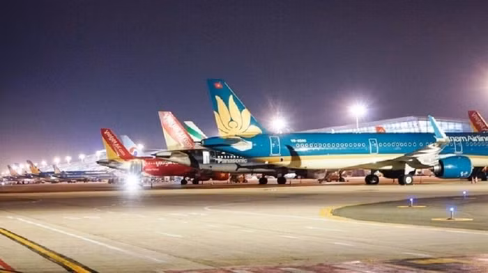 Hà Nội đề nghị tiếp tục dừng chuyến bay, tàu hỏa chở khách