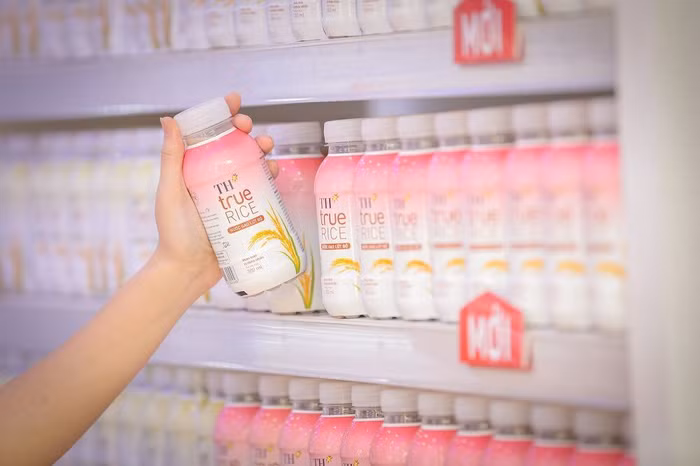 Nước gạo lứt đỏ TH true RICE đồ uống giải nhiệt mang nguồn dinh dưỡng lành mạnh đang được ưa chuộng vào mùa hè này