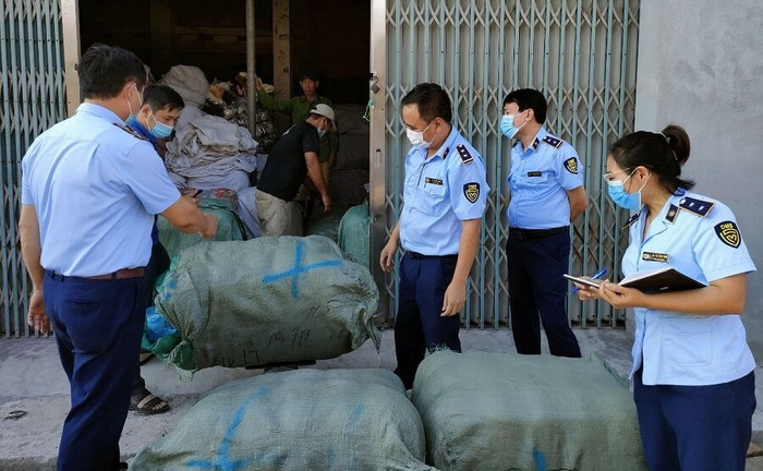 Thái Bình: Phát hiện và tạm giữ trên 800kg hàng dệt may đã qua sử dụng