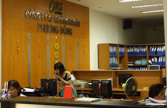 Chứng khoán Phương Đông bị đình chỉ hoạt động tự doanh
