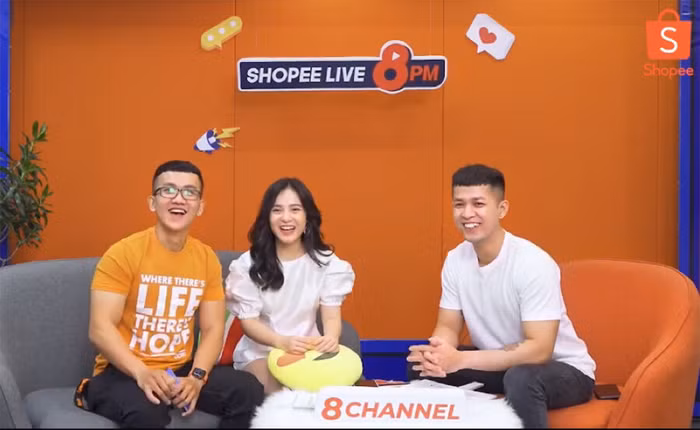 Chương trình livestream 8 Channel diễn ra từ 8h thứ 2, 4, 6 hàng tuần thu hút người dùng bởi nội dung phong phú và hấp dẫn