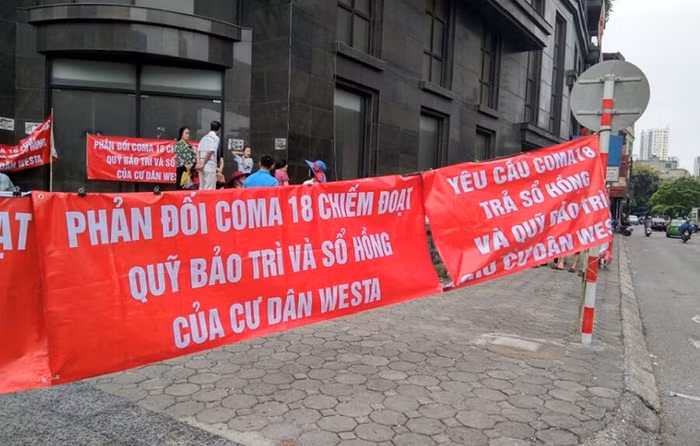 5 năm không sổ đỏ, cư dân Westa căng băng rôn phản đối COMA18