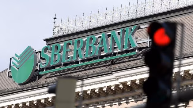 Cổ phiếu Ngân hàng Sberbank của Nga "biến thành giấy" trên sàn chứng khoán London