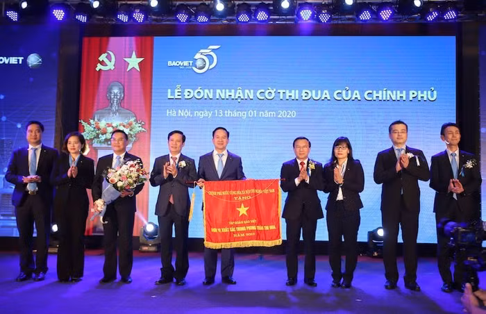 Bảo Việt vừa được tặng “Cờ thi đua Chính phủ” của Thủ tướng Chính phủ