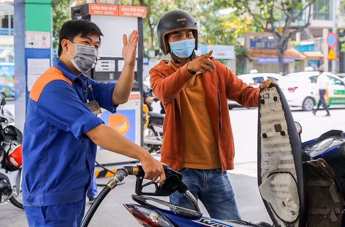 Giá xăng được dự báo tăng trở lại vào ngày mai