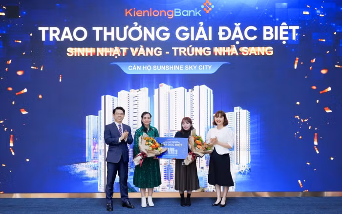 KienlongBank trao tặng
