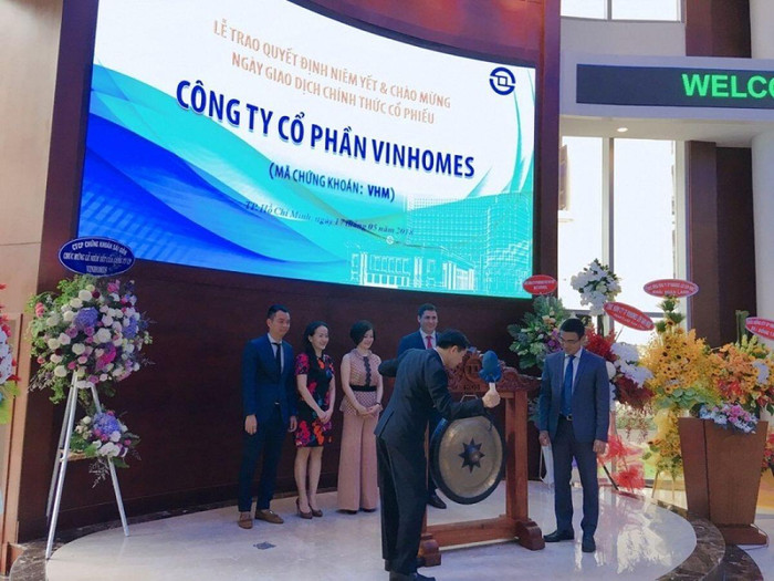 Cổ phiếu Vinhomes tăng trần ngày chào sàn