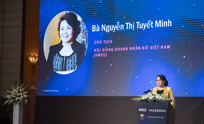 Bà Nguyễn Thị Tuyết Minh - Chủ tịch Hội đồng DNNVN phát biểu tại hội thảo