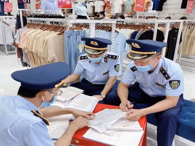 Lực lượng QLTT tỉnh Hà Tĩnh kiểm tra điểm kinh doanh YODY Hương Khê - Công ty cổ phần Thời trang YODY Chi nhánh Hà Tĩnh