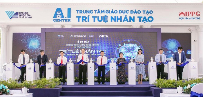 Ra mắt chương trình đào tạo trí tuệ nhân tạo và Công nghệ Robot