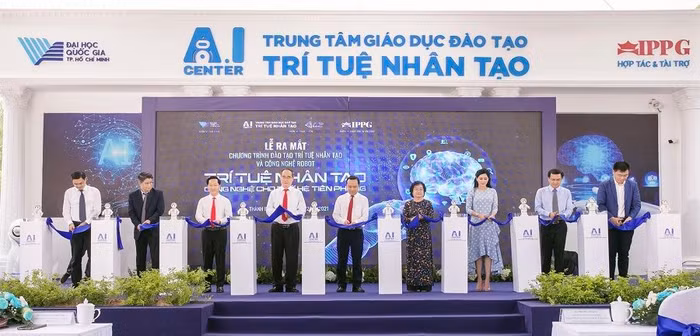 Ra mắt chương trình đào tạo trí tuệ nhân tạo và Công nghệ Robot