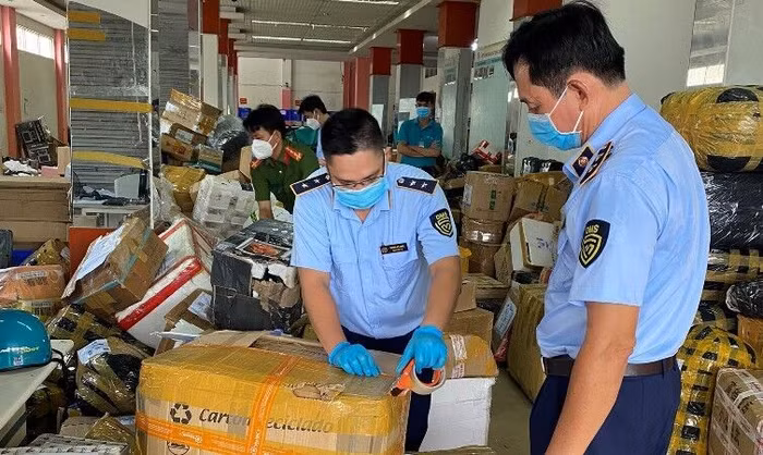 Hàng nghìn sản phẩm không rõ nguồn gốc được lực lượng chức năng tỉnh Đồng Nai phát hiện và tạm giữ