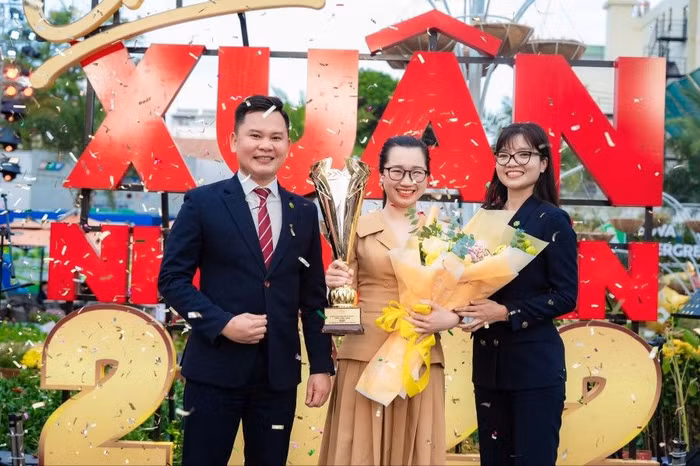 Đại diện Toàn Thịnh Land - Đối tác phân phối xuất sắc nhất miền Bắc năm 2021