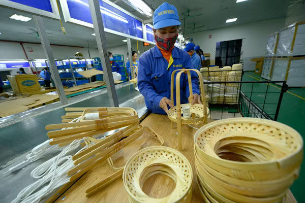 Quy mô gói hỗ trợ phục hồi kinh tế sẽ tập trung cho doanh nghiệp và người dân. (Ảnh: Int)