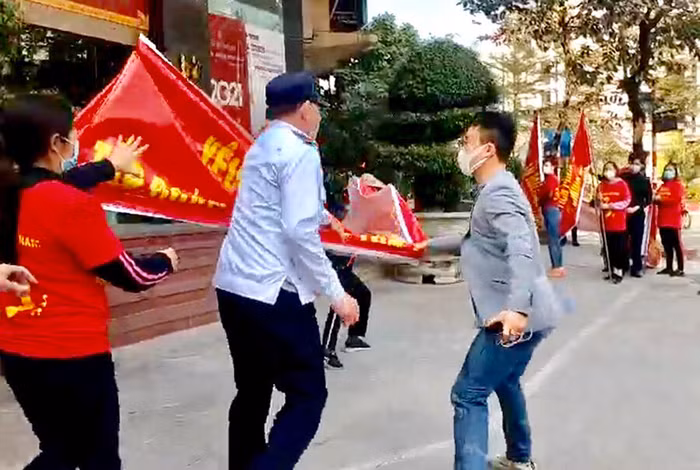 Tập đoàn Hưng Hải đã cho người đến giật hết các biểu ngữ