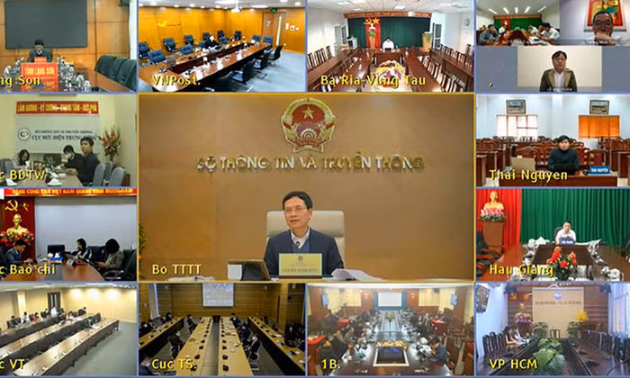 Hội nghị được tổ chức theo hình thức trực tuyến với 11 điểm cầu và một số thiết bị cá nhân. Ảnh: Lan Phương