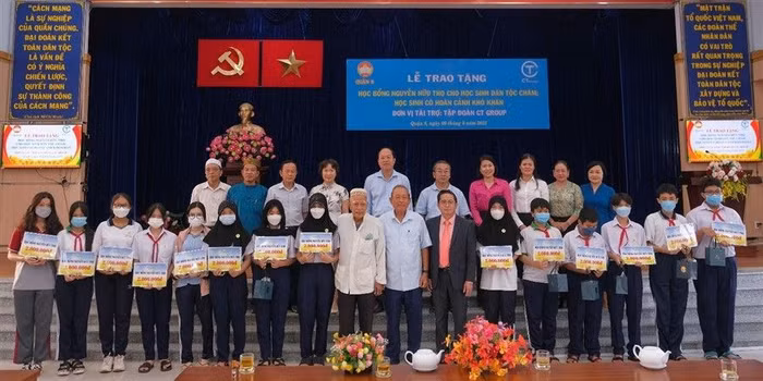CT Group trao tặng học bổng Nguyễn Hữu Thọ cho học sinh dân tộc Chăm có hoàn cảnh khó khăn
