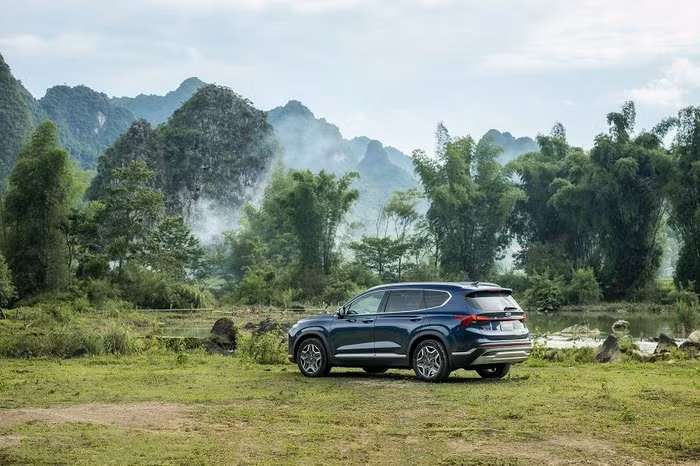 Hyundai Santa Fe là mẫu xe dẫn đầu phân khúc SUV 7 chỗ tại thị trường ô tô Việt Nam
