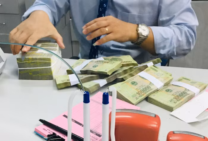 Lãi dự thu của nhiều ngân hàng tăng vọt, đáng mừng hay đáng lo?