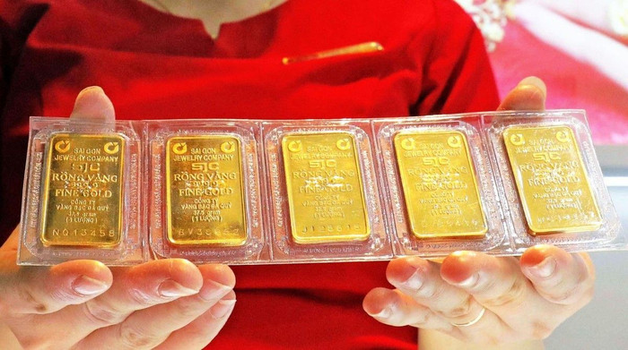 Vàng SJC hiện đắt hơn vàng thế giới khoảng 15,6 triệu đồng/lượng. giá vàng