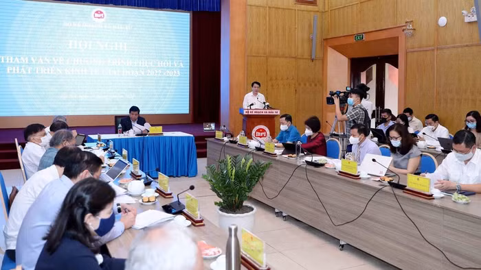 Hội nghị tham vấn về Chương trình phục hồi và phát triển kinh tế giai đoạn 2022-2023 diễn ra tại Bộ KHĐT ngày 1/10/2021.