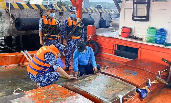 Bộ trưởng Bộ Tài chính chỉ đạo các lực lượng tập trung chống buôn lậu xăng dầu