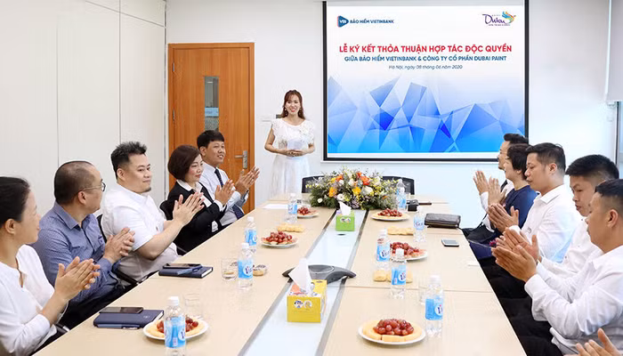 Lễ ký kết thỏa thuận hợp tác độc quyền giữa Bảo hiểm VietinBank và Công ty CP Dubai Paint